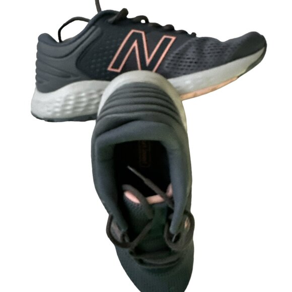 New Balance Grey/Pink Running Sneaker - Worn Once - Women's Size 9 - Picture 2 of 9
